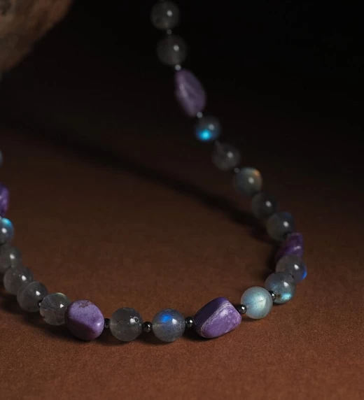 Чокер женский из Чароита и Лабрадора