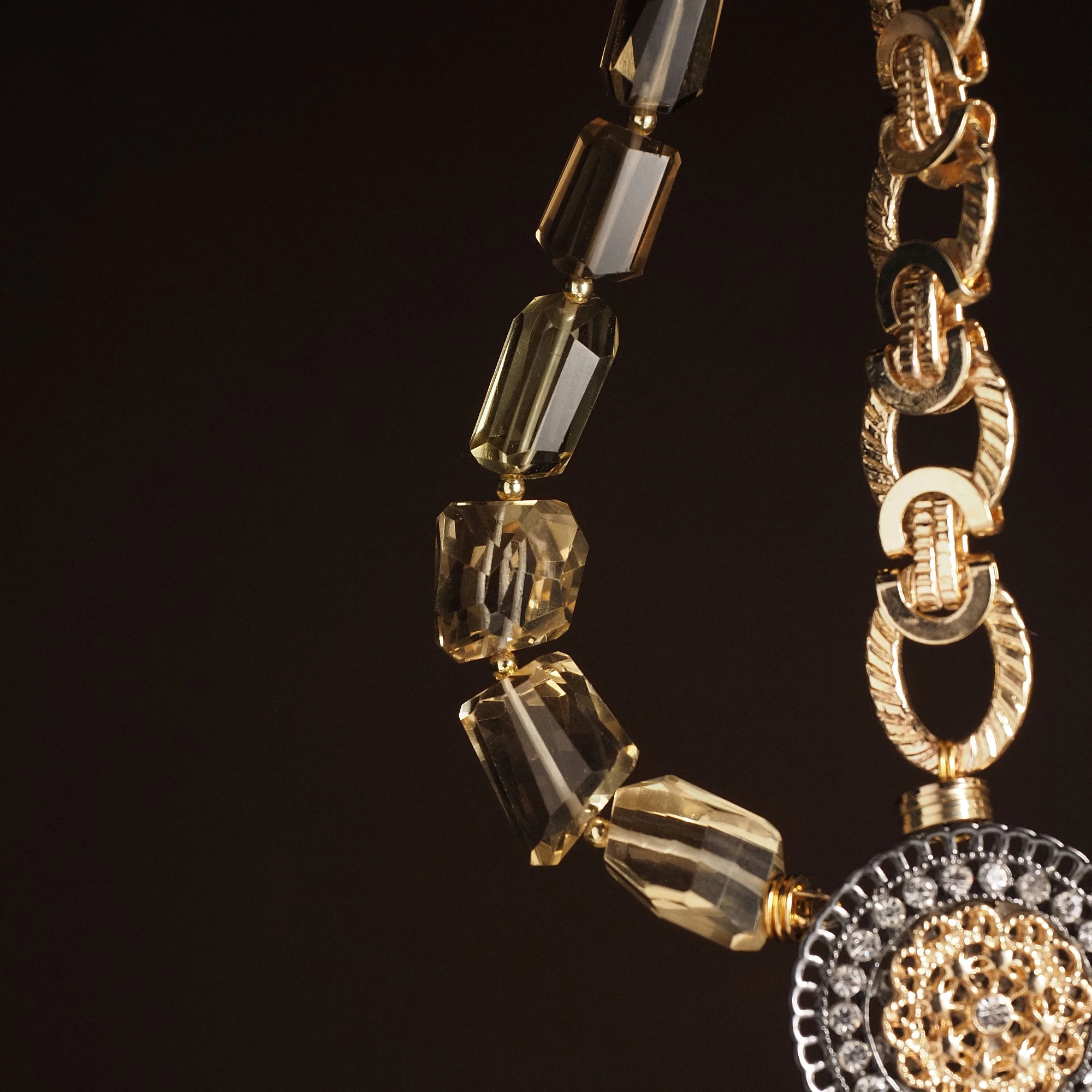 Чокер женский из Раухтопаза