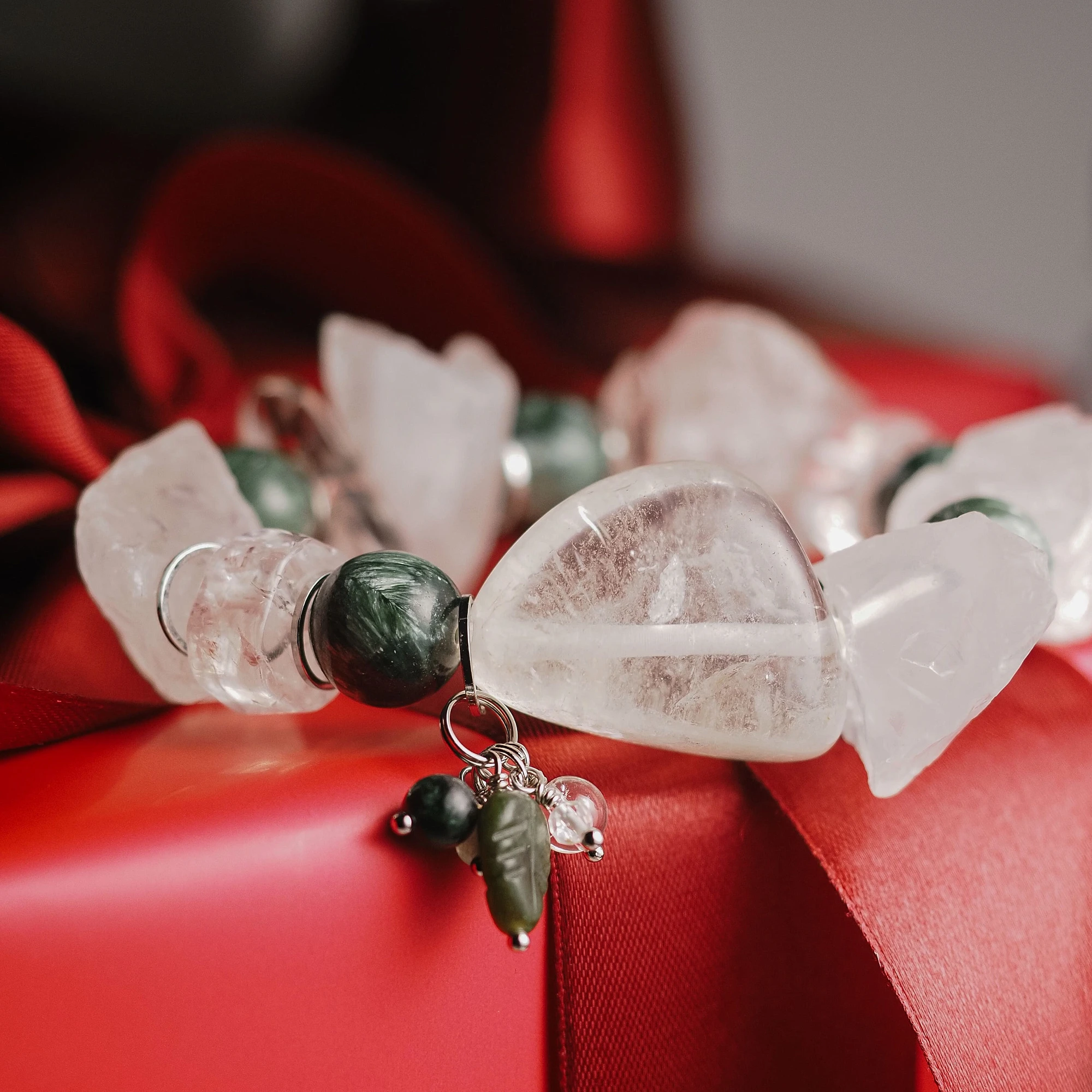 Браслет женский из Горного хрусталя и Серафинита №2