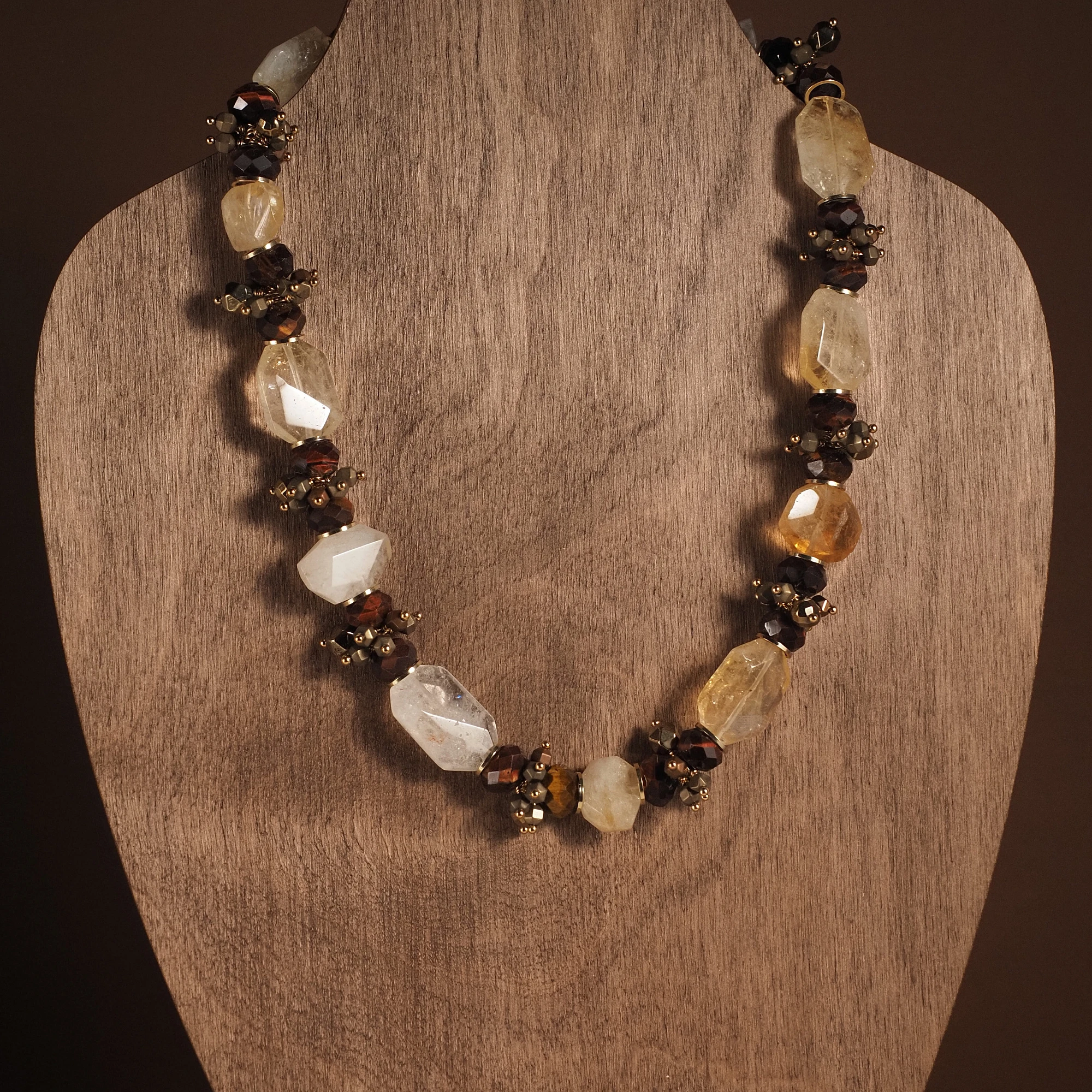 Чокер женский из Цитрина, Бычьего глаза и Гематита