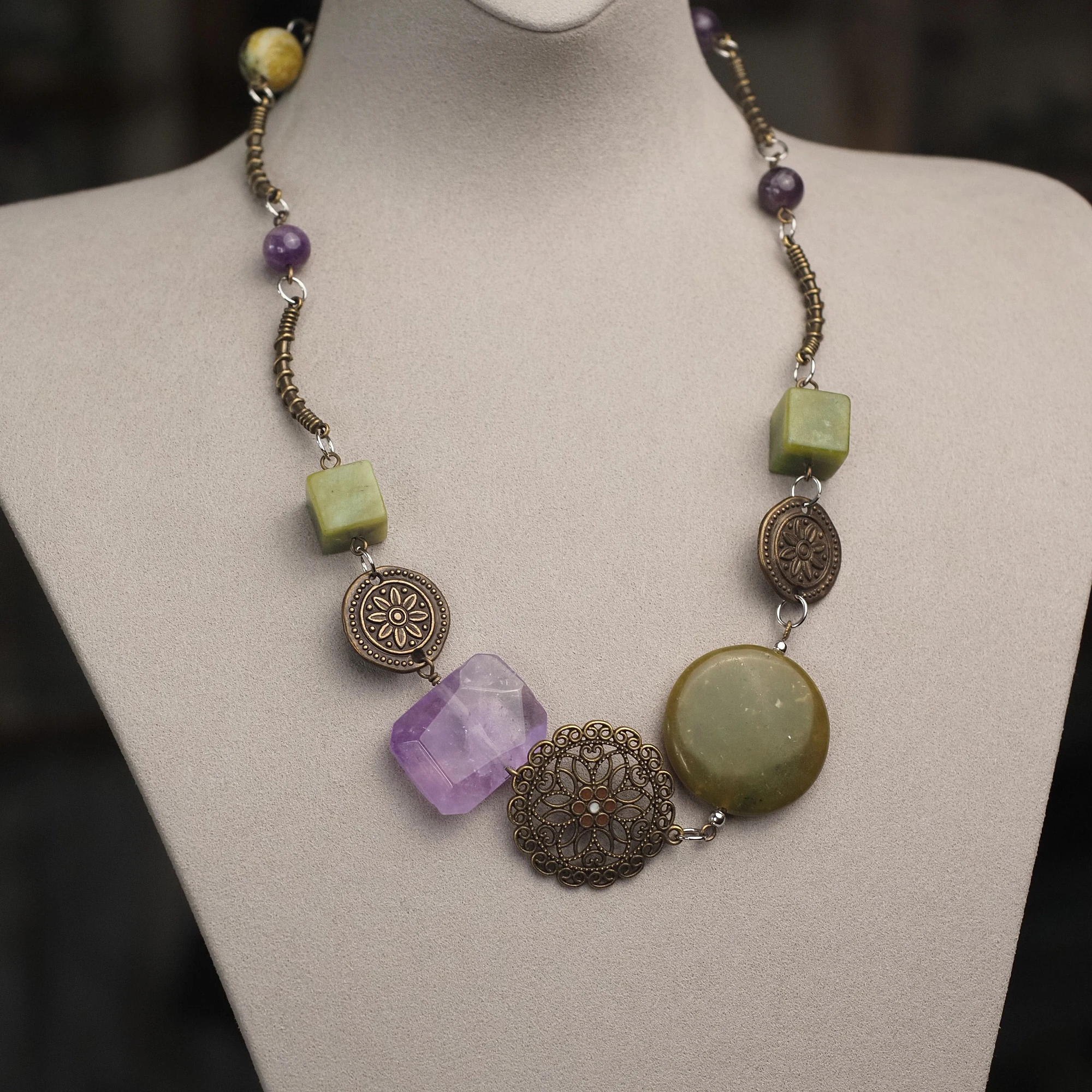 Колье из Аметиста, Жадеита и Нефрита