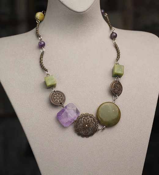 Колье из Аметиста, Жадеита и Нефрита