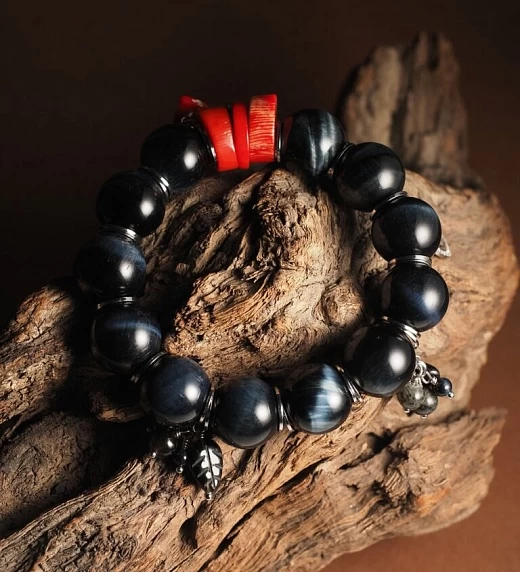 Браслет женский из Соколиного глаза, Коралла и Тигрово-Соколиного глаза