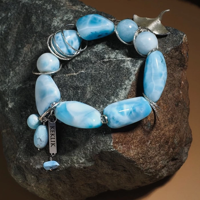 От океанских глубин до небесной красоты: рассказ о рыбе-треноге и камне Ларимар