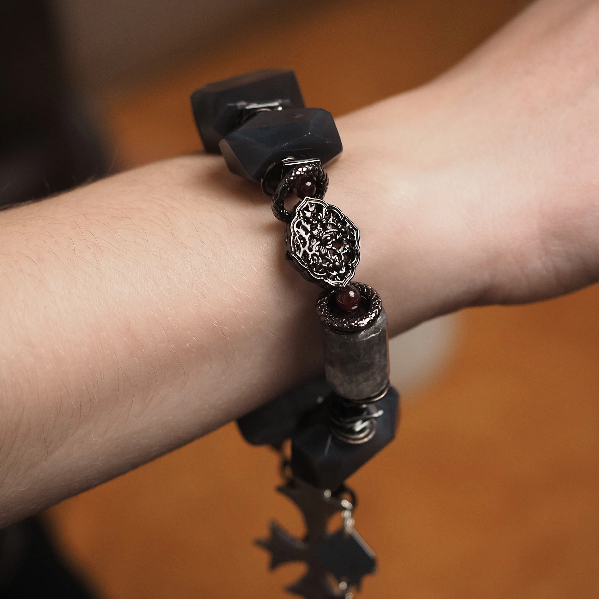 Браслет женский из Турмалинового кварца, Кошачьего глаза, Агата, Граната и Гематита