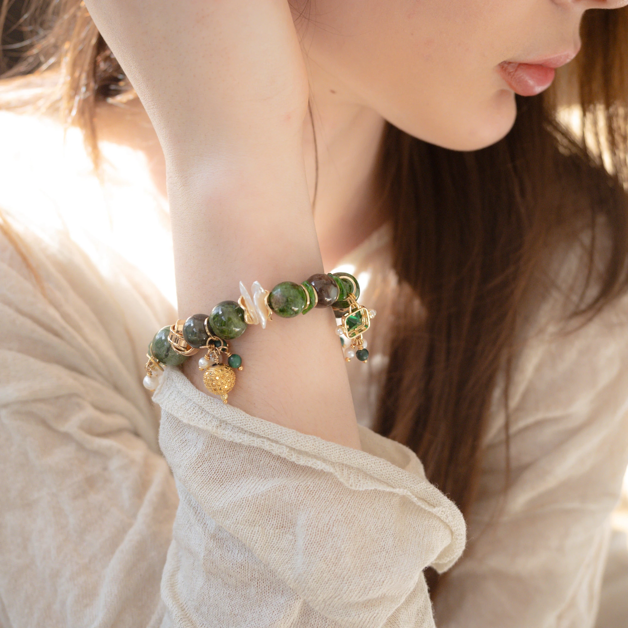 Браслет из Изумруда и Жемчуга женский