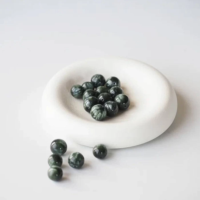 Национальное управление по аэронавтике и исследованию космического пространства (NASA) опубликовало новый снимок звездного скопления, известного как “космическая елка”