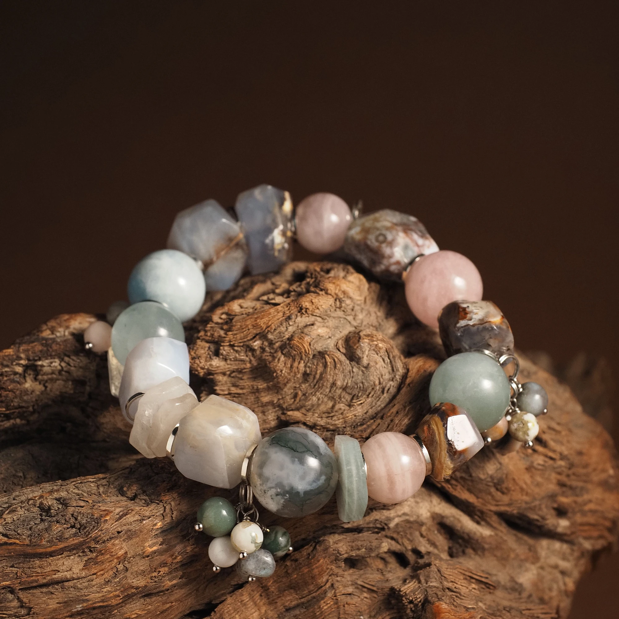 Браслет женский из Аквамарина, Берилла, Розового кварца, Халцедона и Яшмы