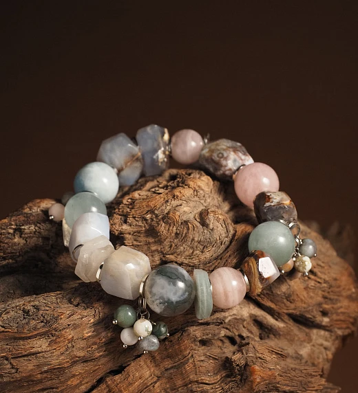 Браслет женский из Аквамарина, Берилла, Розового кварца, Халцедона и Яшмы