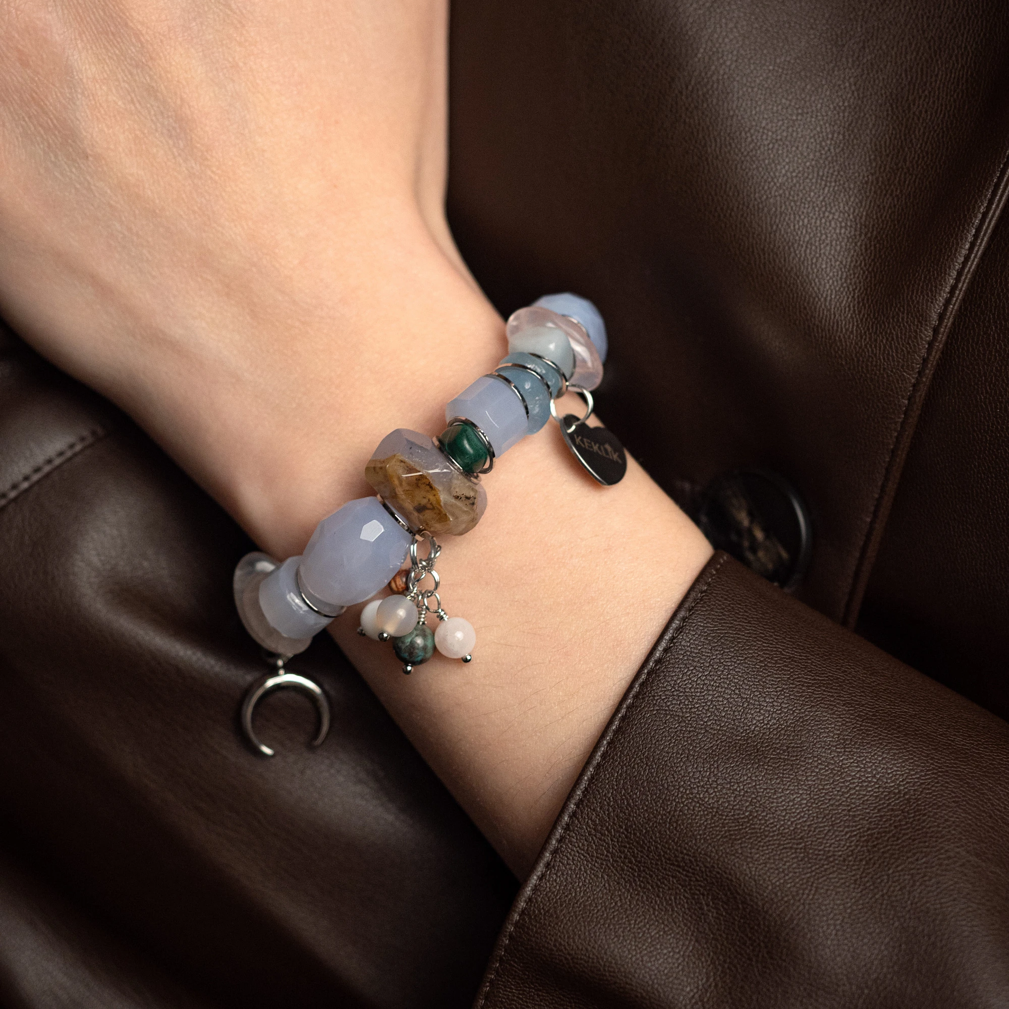 Браслет женский из Аквамарина, Берилла, Малахита, Сапфирина и Халцедона