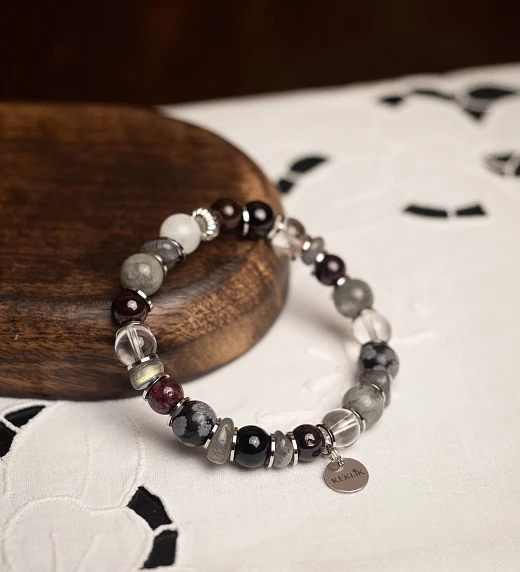Браслет лаконичный из Горного хрусталя, Граната, Лабрадора, Лунного камня и Обсидиана