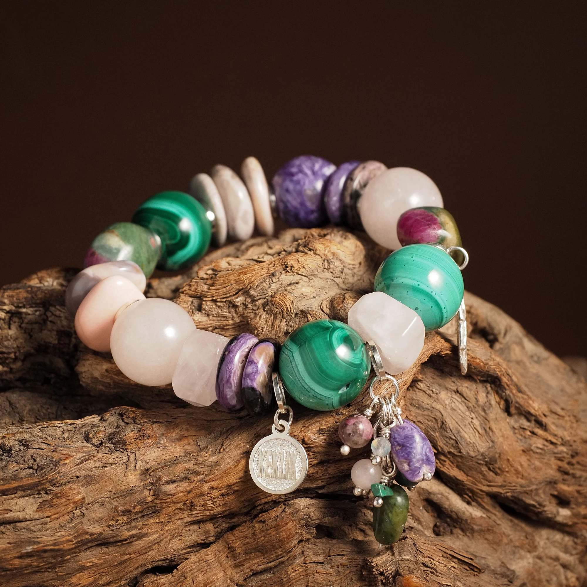 Браслет женский из Розового кварца, розового Агата, Малахита, Чароита и Рубина в Фуксите