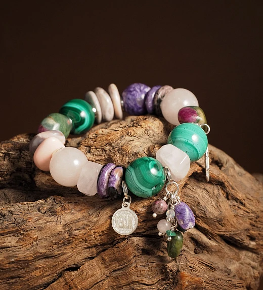 Браслет женский из Розового кварца, розового Агата, Малахита, Чароита и Рубина в Фуксите