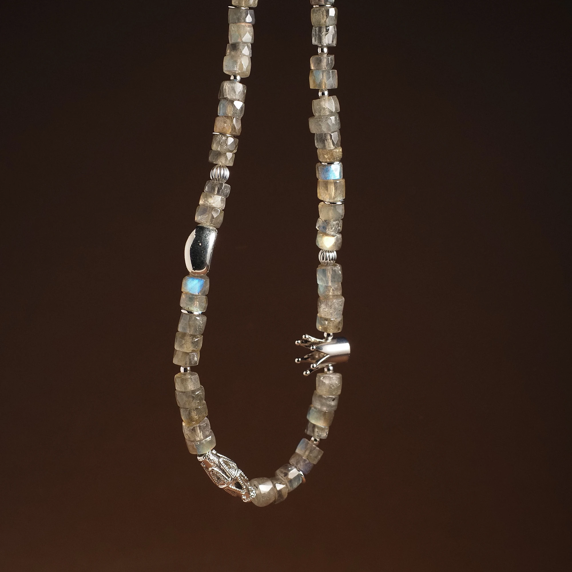 Чокер женский из Лабрадора