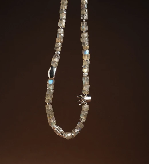 Чокер женский из Лабрадора