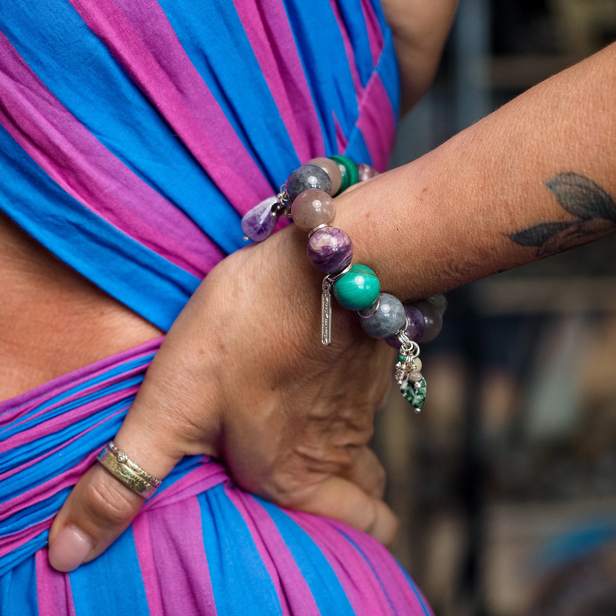 Браслет женский из Аметиста, Лабрадора, Малахита, Солнечного камня и Чароита