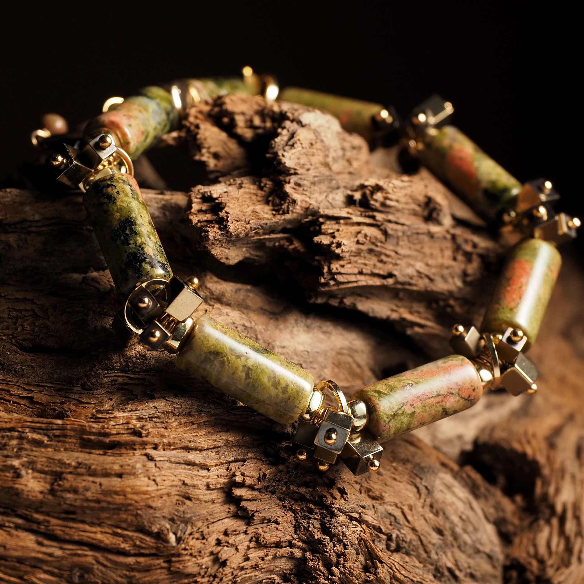 Браслет женский из Яшмы и Гематита