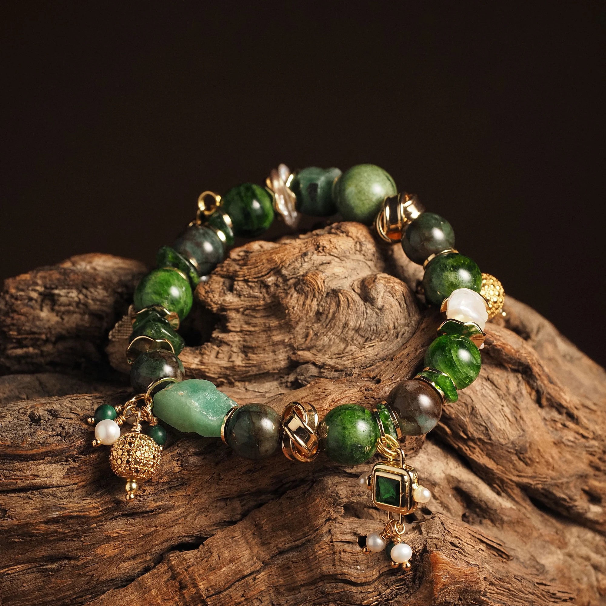 Браслет из Изумруда и Жемчуга женский