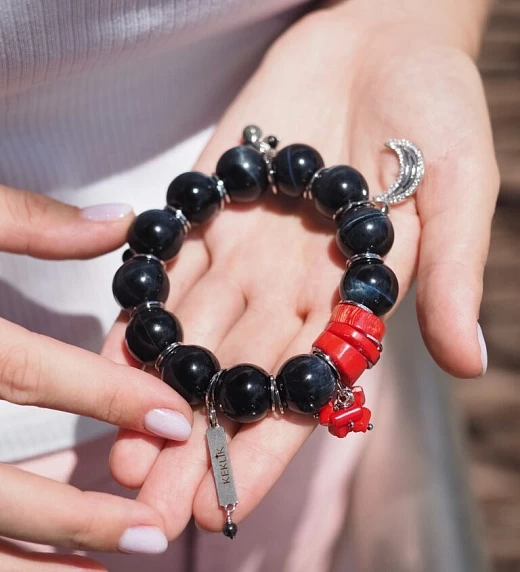 Браслет женский из Соколиного глаза, Коралла и Тигрово-Соколиного глаза