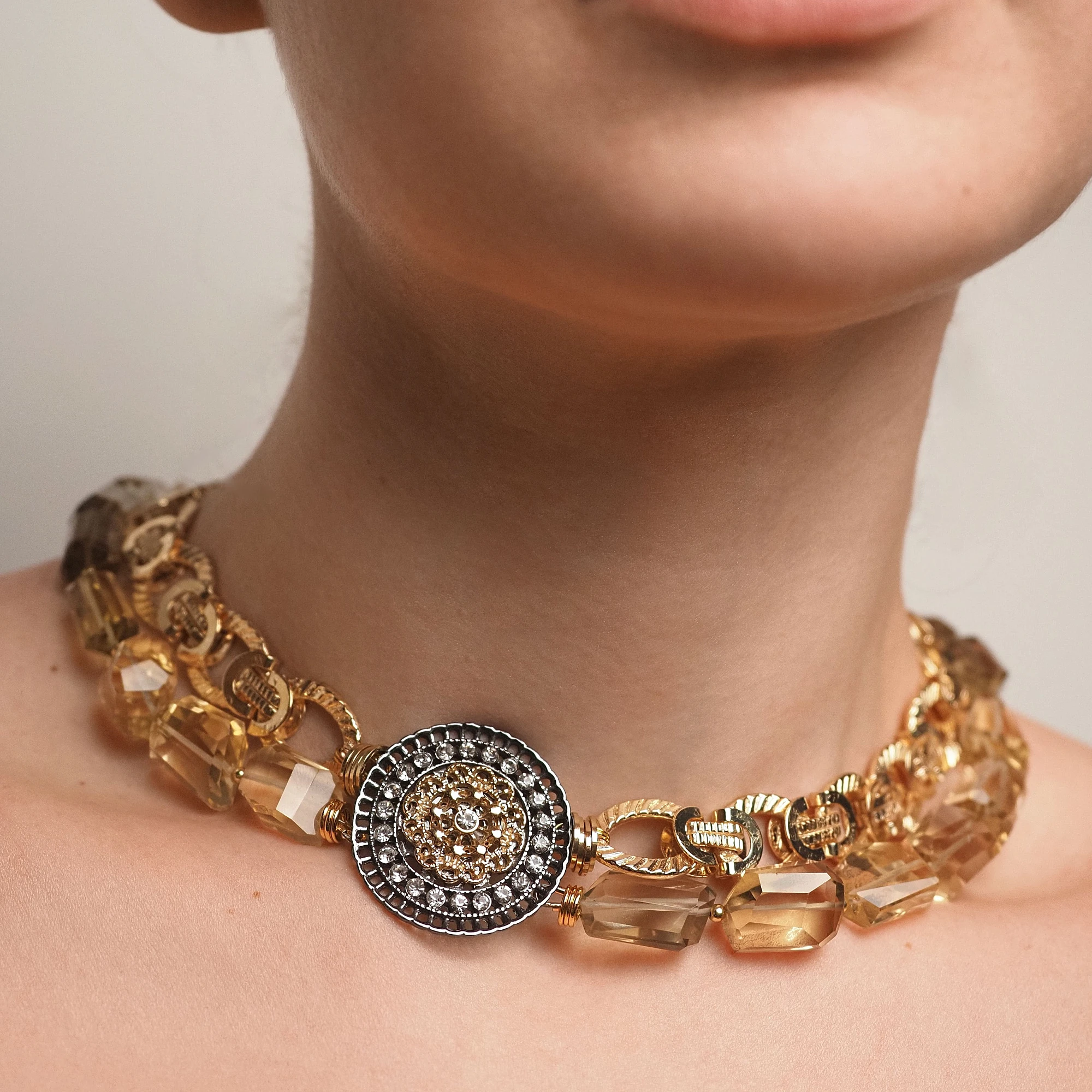 Чокер женский из Раухтопаза