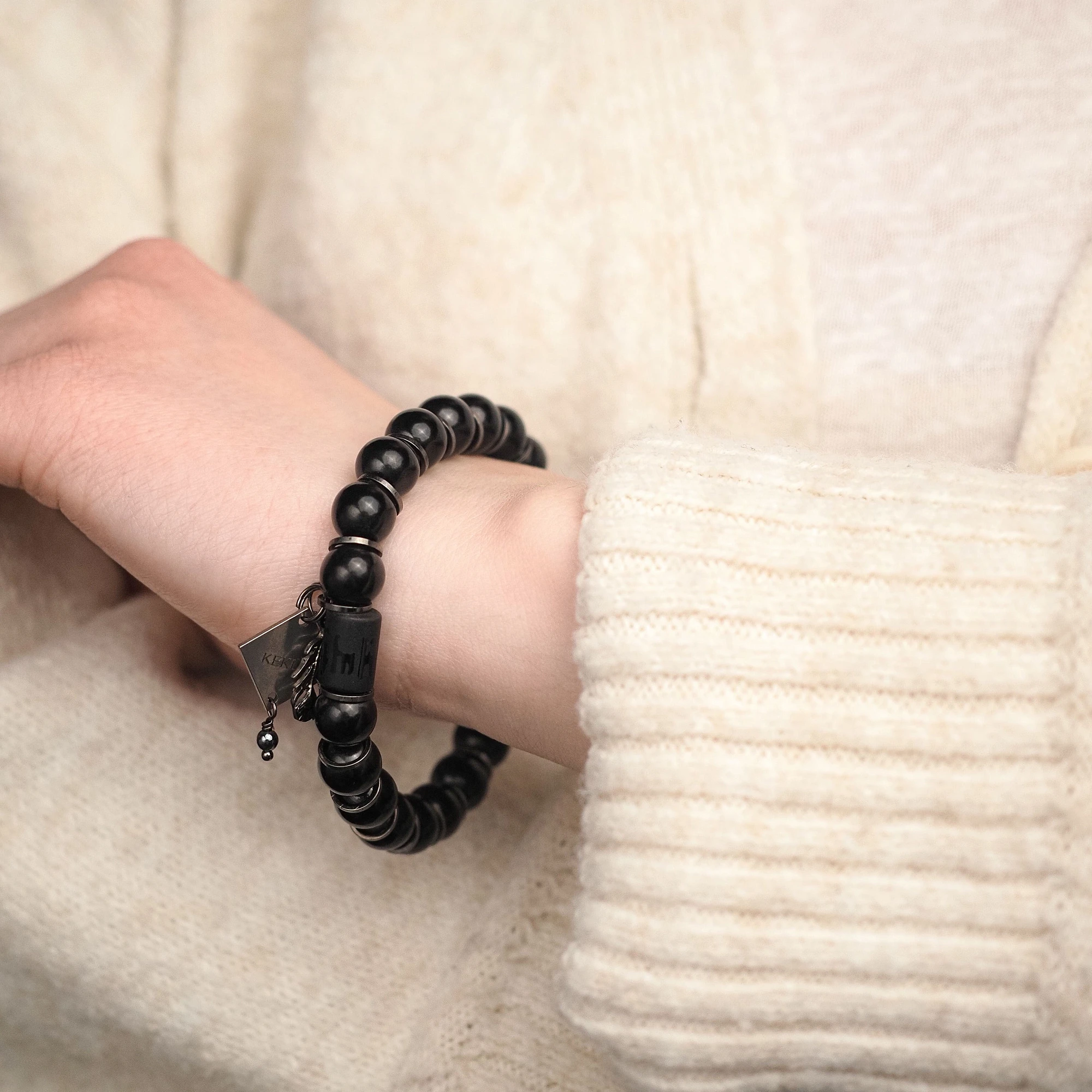 Браслет лаконичный из Гагата