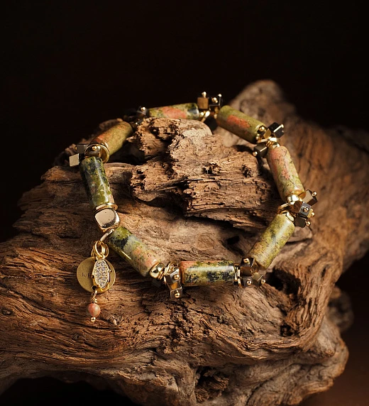 Браслет женский из Яшмы и Гематита