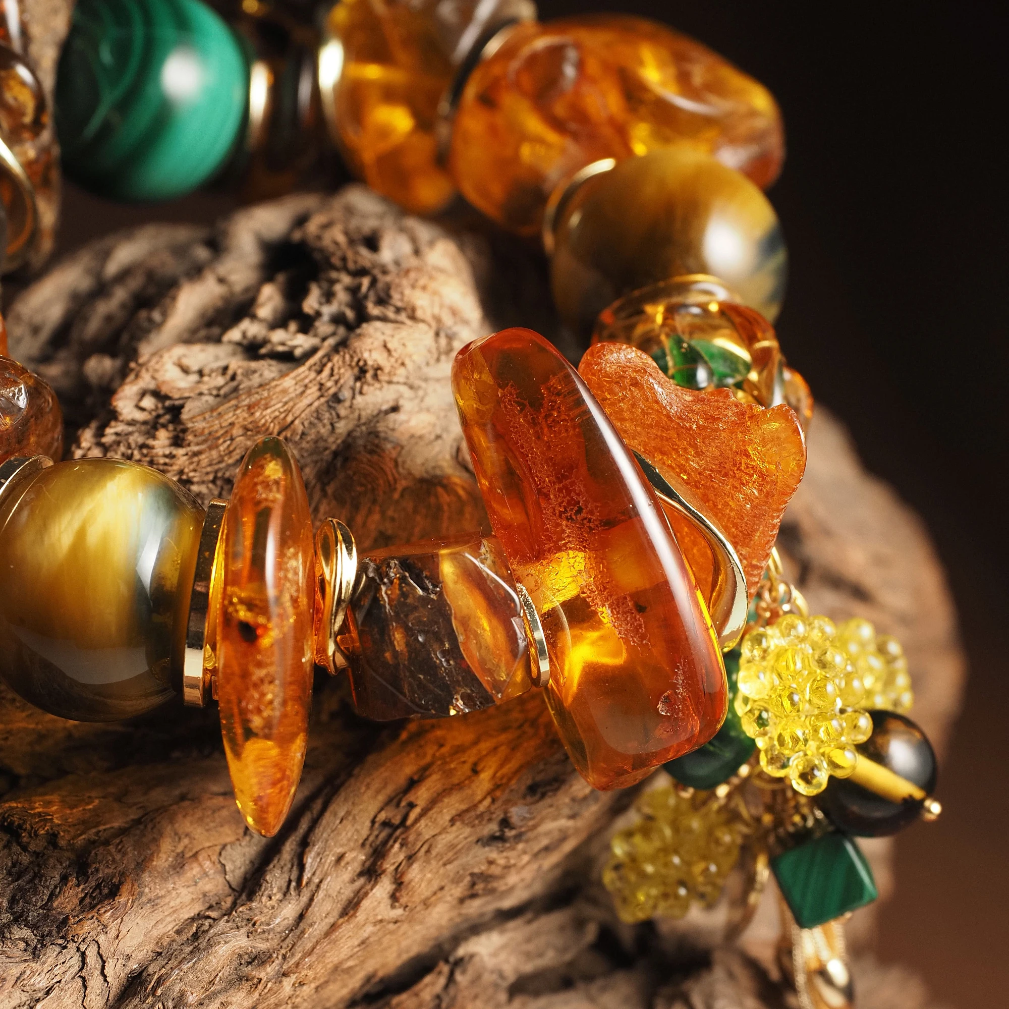 Браслет женский из Янтаря, Малахита и Тигрово-Соколиного глаза