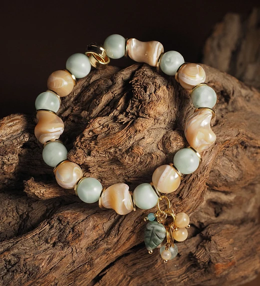 Браслет женский из Диопсида и Перламутра