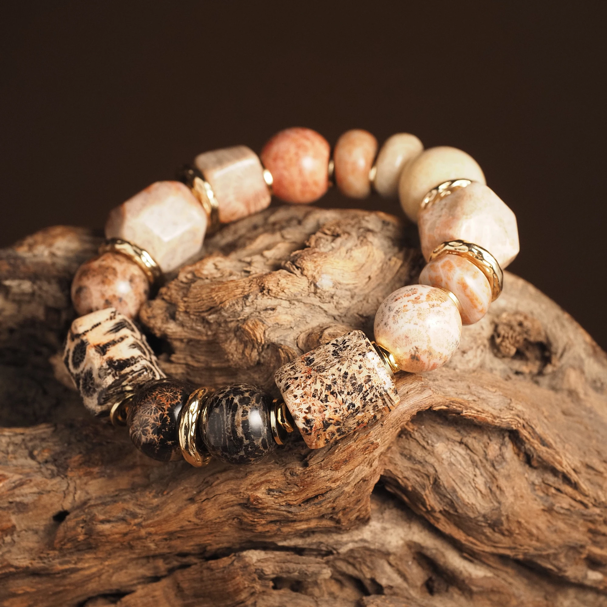 Браслет из Коралла женский