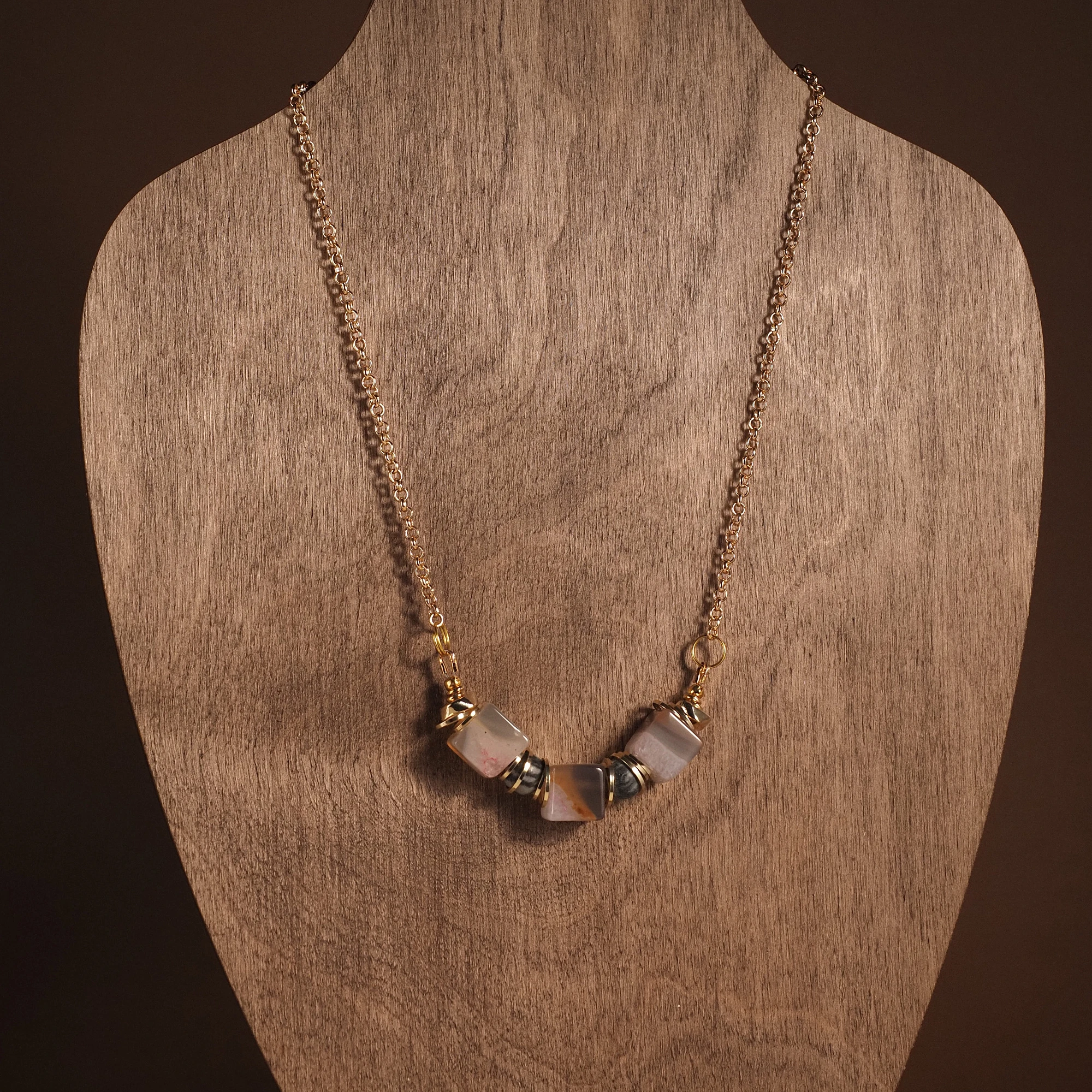 Чокер женский из Агата и Яшмы №1