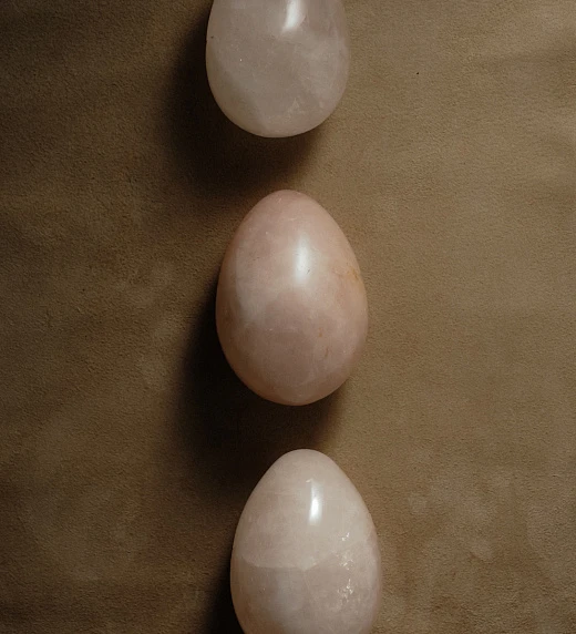 Камень для пространства из Розового Кварца