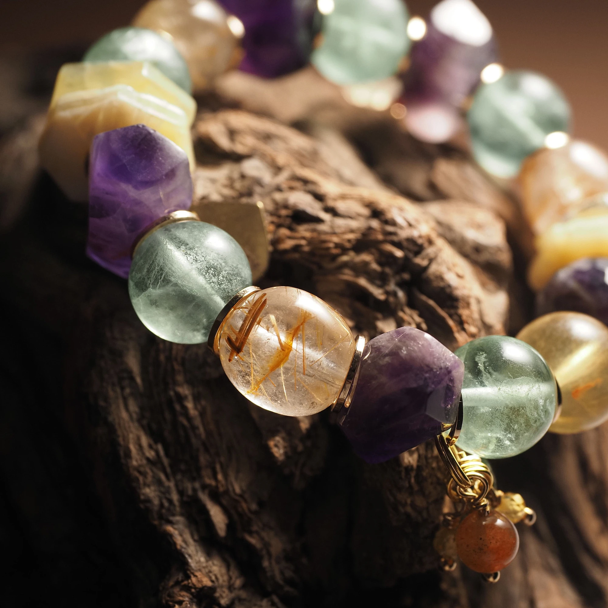 Браслет женский из Аметиста, Опала, Рутилового кварца и Флюорита