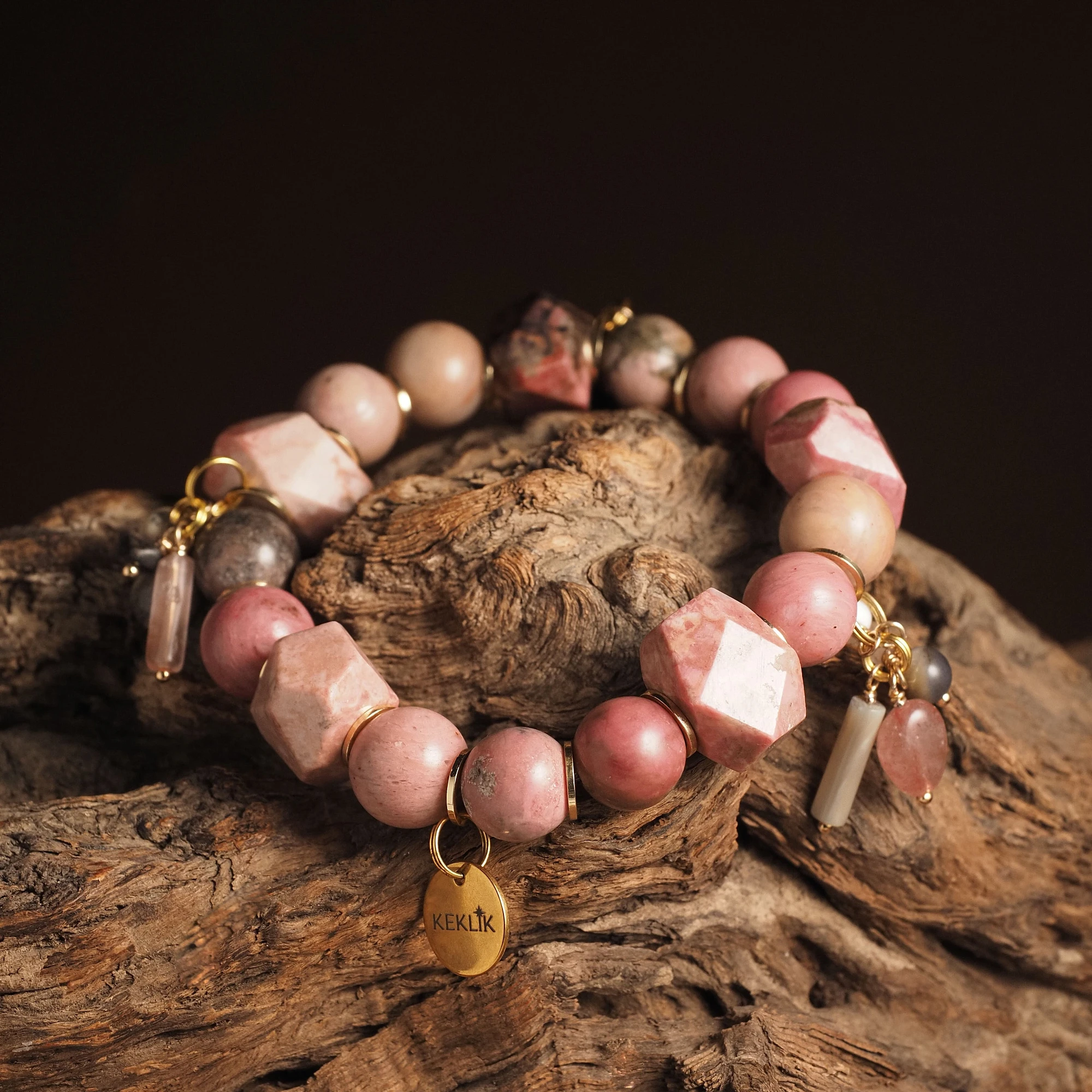 Браслет женский из Родонита