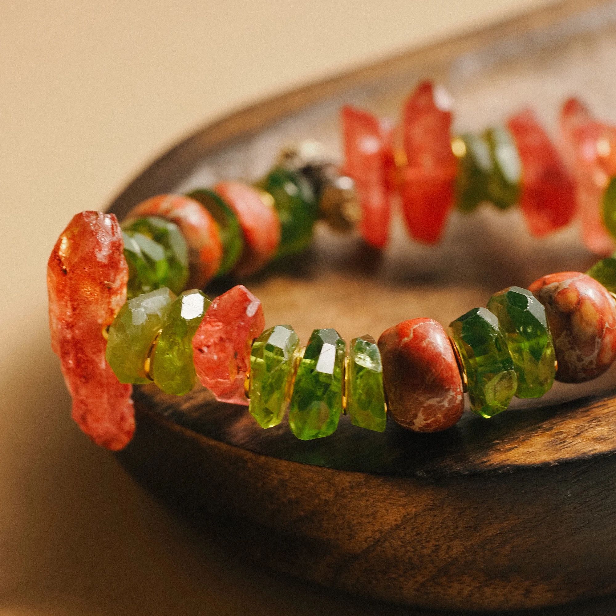 Браслет женский из Хризолита, Варисцита и Кварца