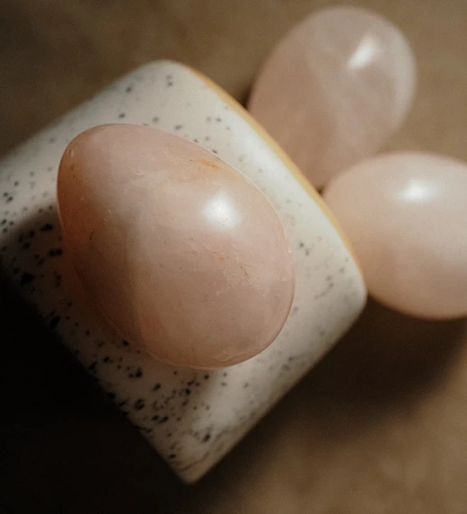 Камень для пространства из Розового Кварца