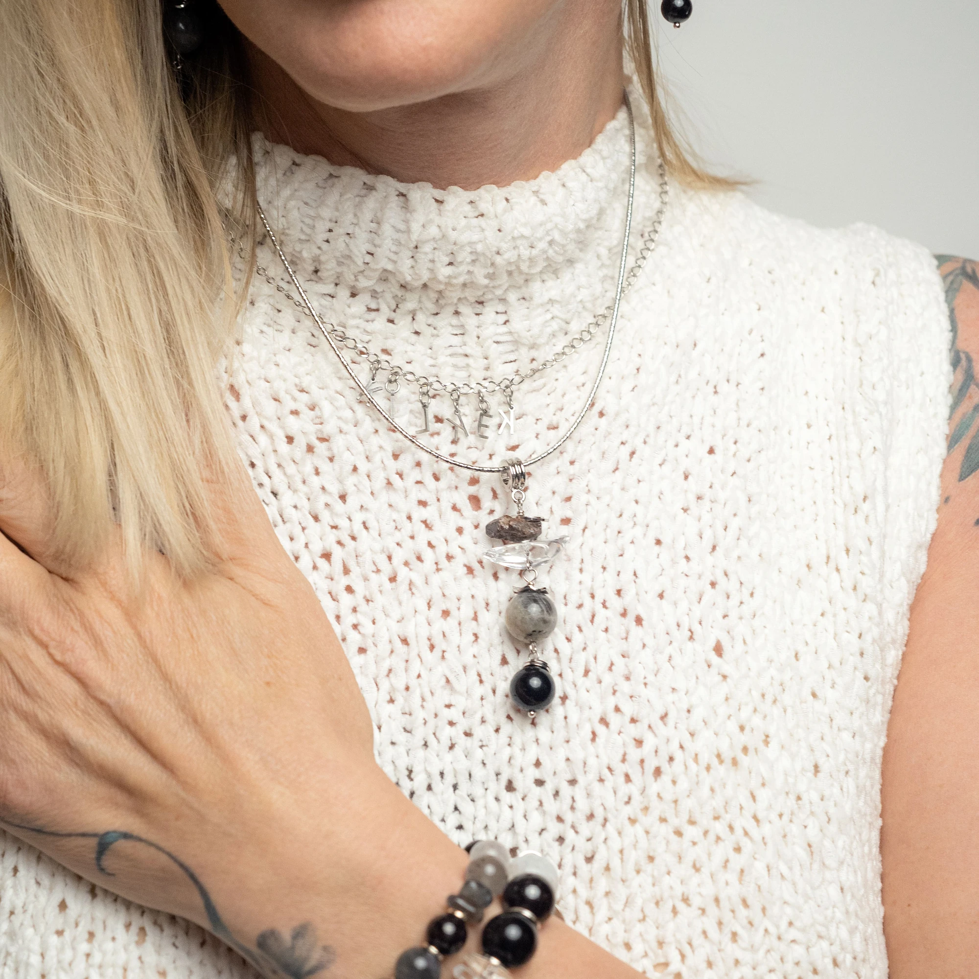 Подвеска из Горного хрусталя, Граната, Лабрадора и Обсидиана