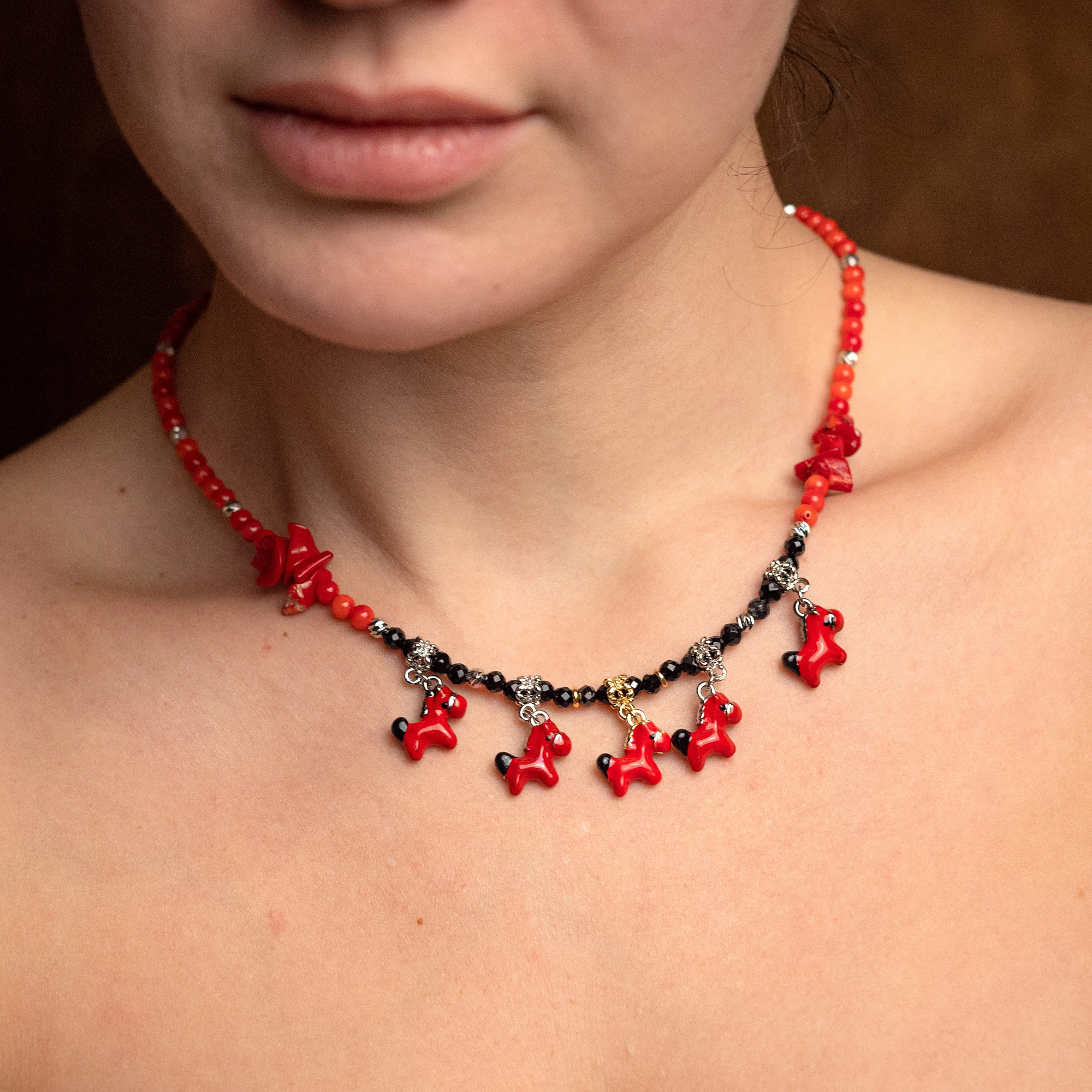 Чокер женский из Коралла и Шпинели