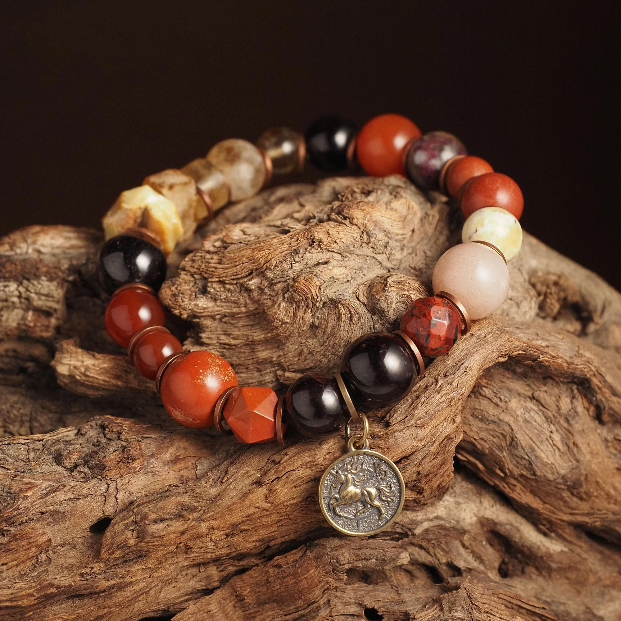 Талисман года 2026 лаконичный