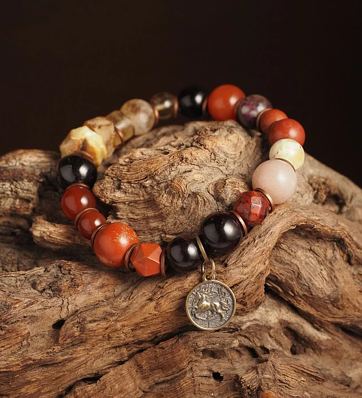 Талисман года 2026 лаконичный