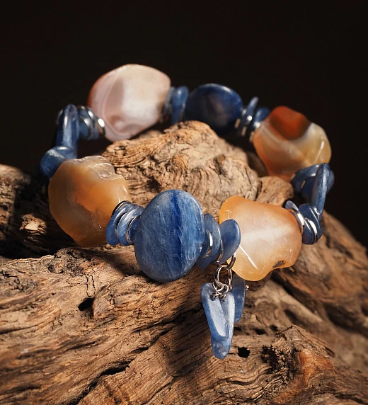 Браслет женский из Кианита и Сердолика