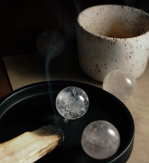 Каменный шар из Горного хрусталя