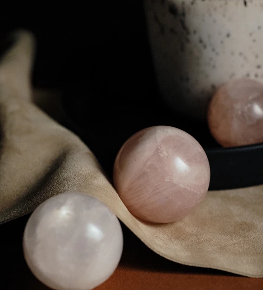 Каменный шар из Розового Кварца