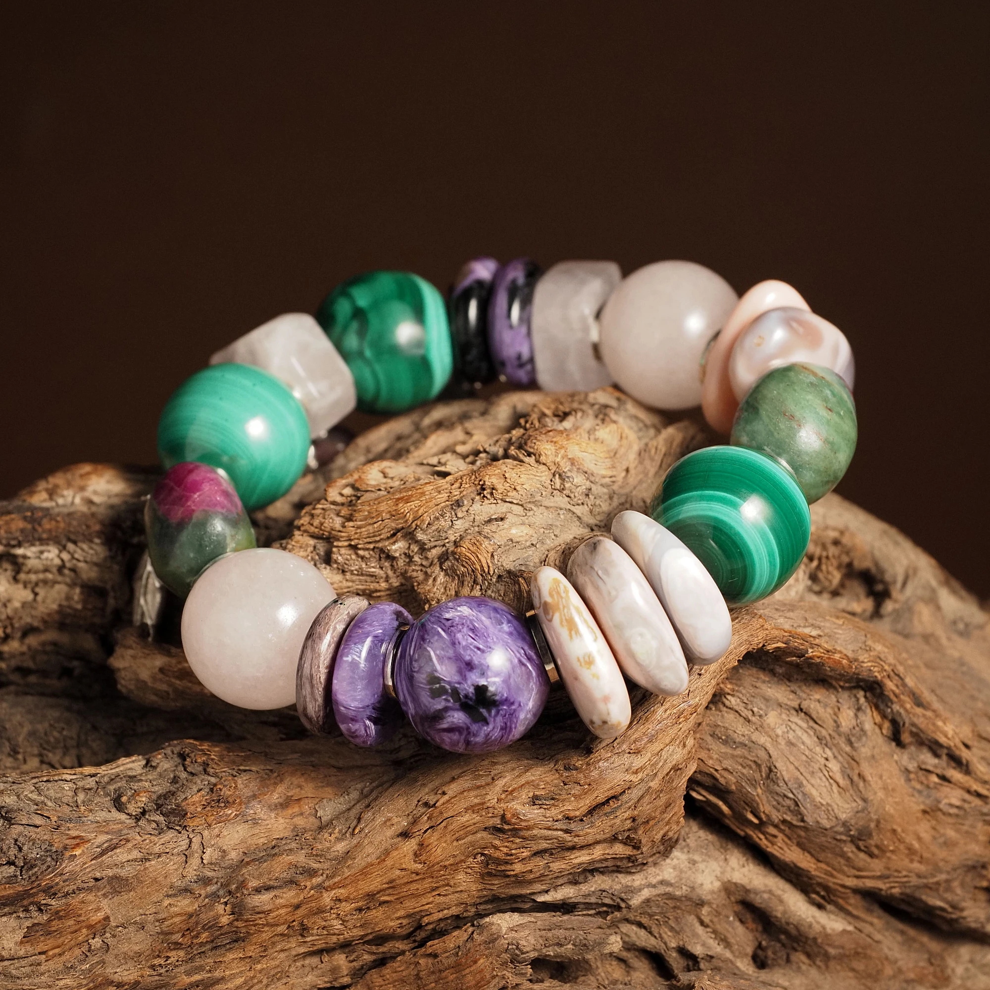 Браслет женский из Розового кварца, розового Агата, Малахита, Чароита и Рубина в Фуксите