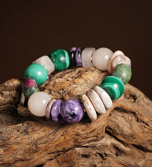 Браслет женский из Розового кварца, розового Агата, Малахита, Чароита и Рубина в Фуксите