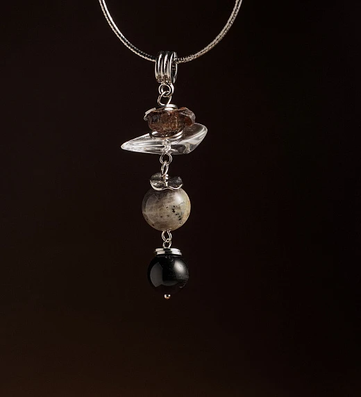 Подвеска из Горного хрусталя, Граната, Лабрадора и Обсидиана