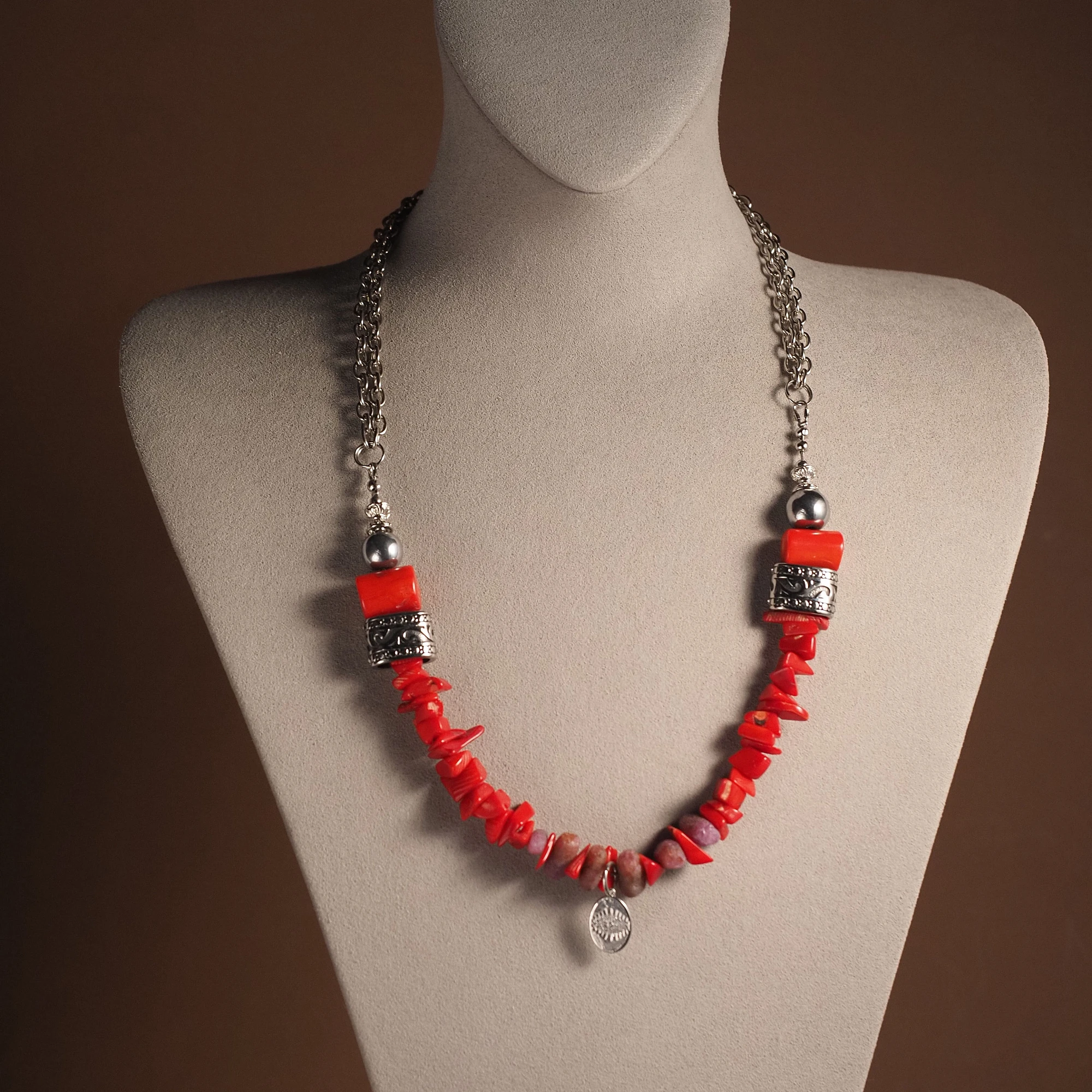 Колье из Коралла и Корунда