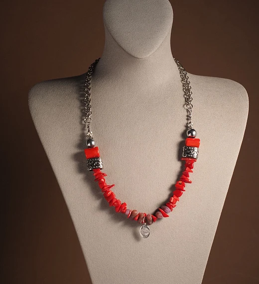 Колье из Коралла и Корунда