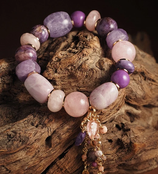 Браслет женский из Аметиста, Берилла, Кунцита, Чароита и Фосфосидерита 