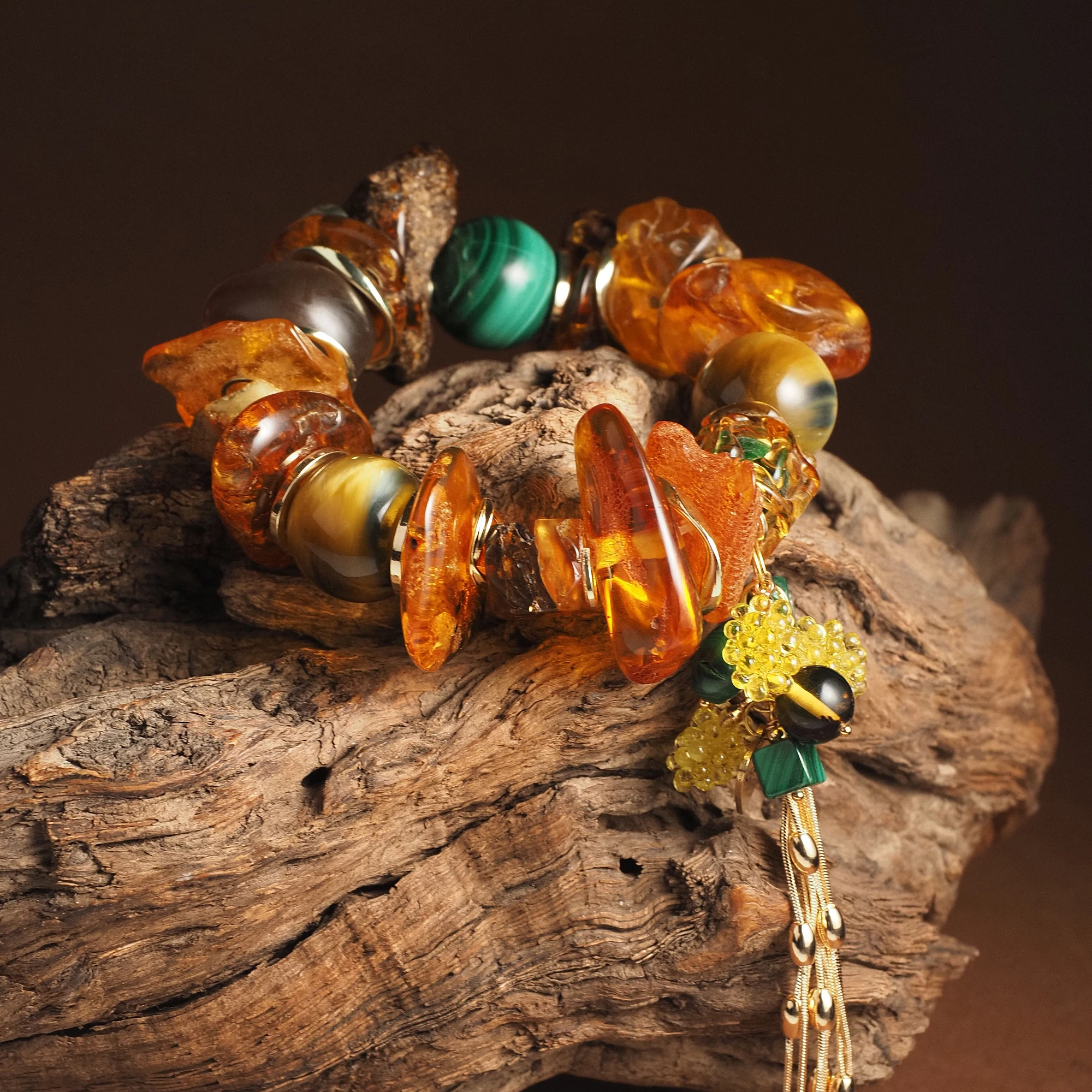 Браслет женский из Янтаря, Малахита и Тигрово-Соколиного глаза
