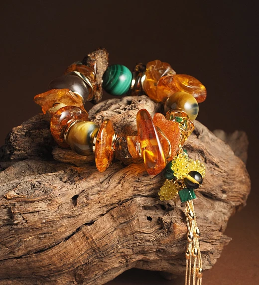 Браслет женский из Янтаря, Малахита и Тигрово-Соколиного глаза
